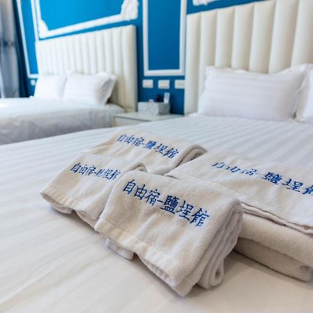 Ez Stay Yancheng Kaohsiung Bagian luar foto