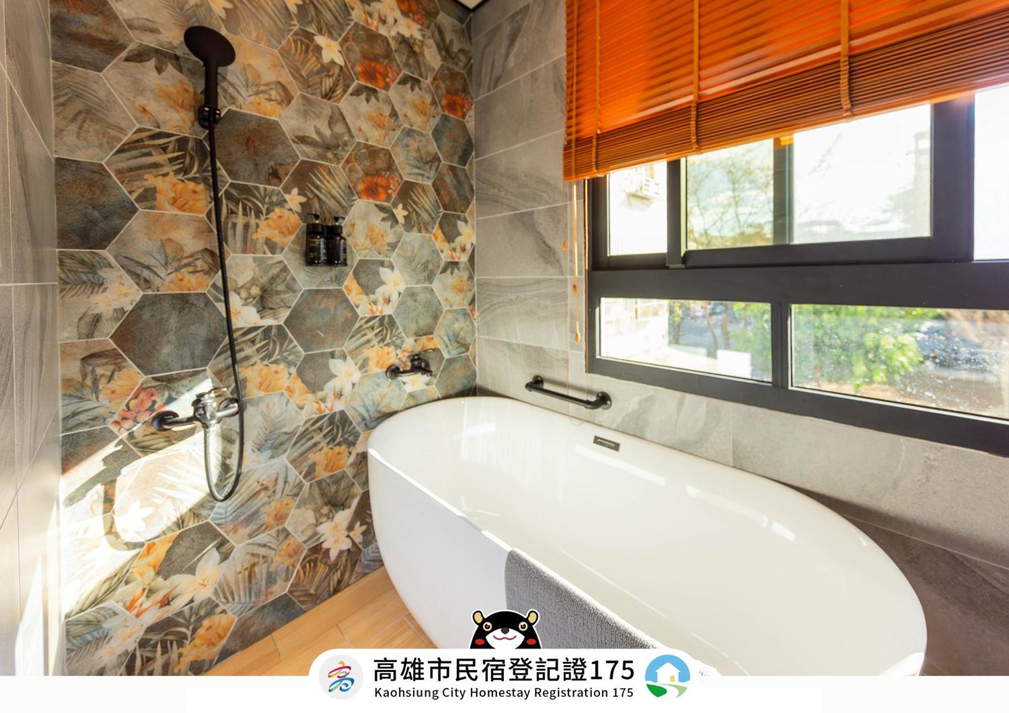 Ez Stay Yancheng Kaohsiung Bagian luar foto